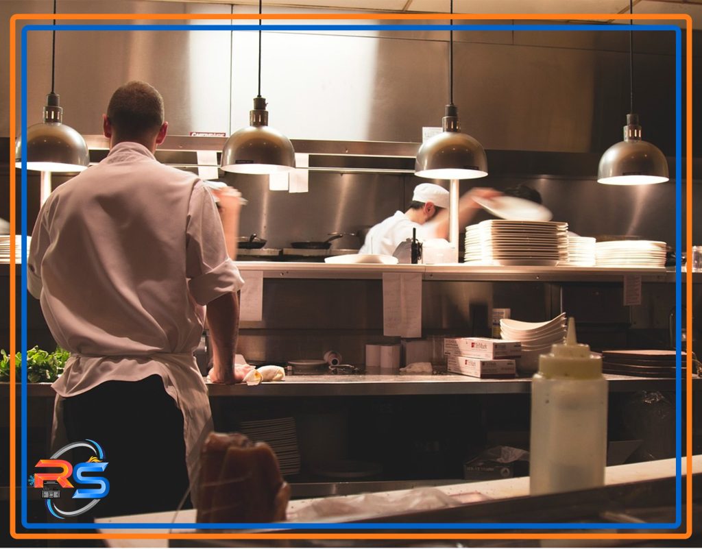 نکات کلیدی آموزش کارکنان برای سرویس دهی بهتر در رستوران 3 نحوه-آموزش-کارکنان-برای-سرویس-دهی-بهتر-در-رستوران